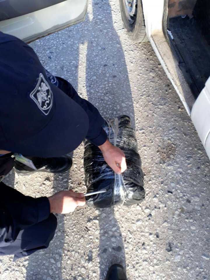 Business moldovenesc dat peste cap. Un bărbat, reținut la frontieră cu substanțe chimice și mărfuri de larg consum