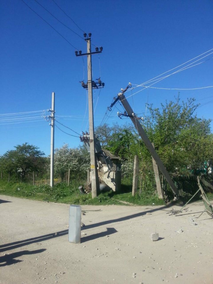 Băutura, bat-o vina! O şoferiţă din Rădoaia a lăsat fără lumină un sat întreg (FOTO)