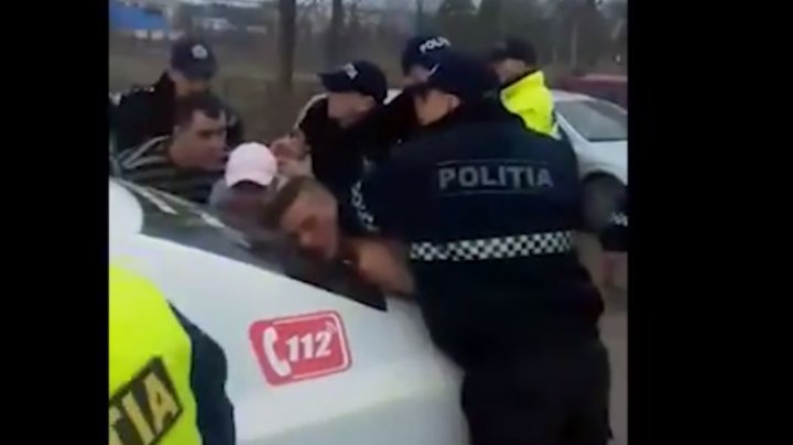 Fanii echipei Zarea Bălți s-au îmbătat și s-au bătut cu poliția la Nisporeni (VIDEO)