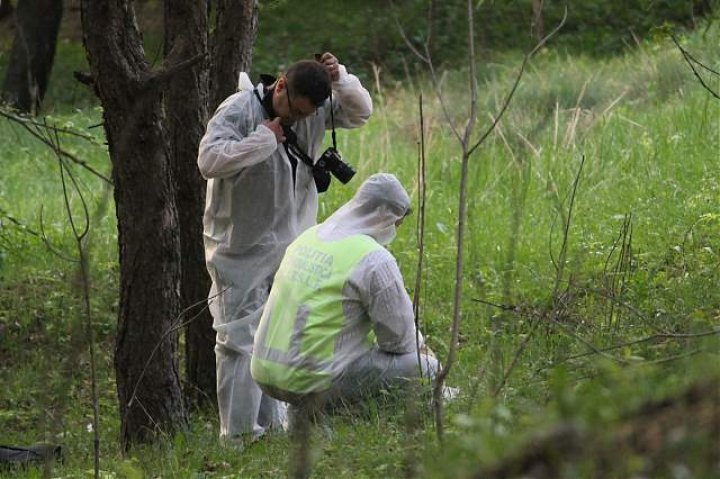 Crimă îngrozitoare în România: O adolescentă, înjunghiată de 30 ori şi aruncată la marginea unei păduri (FOTO)