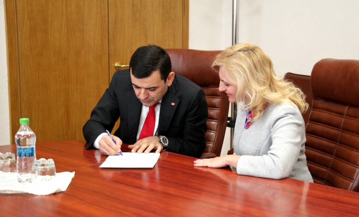 Ministrul Chiril Gaburici salută implicarea autorităților locale în proiectul Drumuri bune pentru Moldova