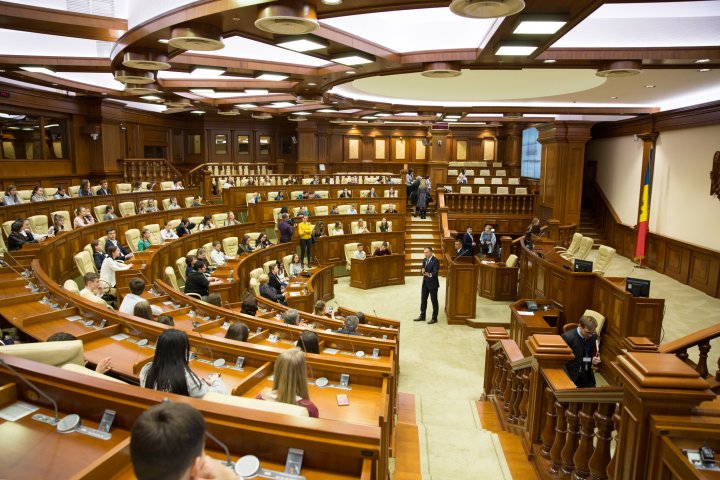 Andrian Candu către elevii din stânga Nistrului în vizită la Parlament: Sunteți oamenii care oferă lecții de patriotism tuturor