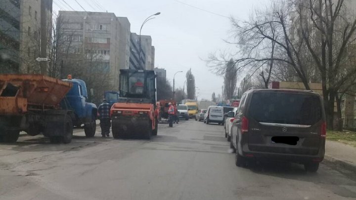 InfoTrafic: Pe strada Socoleni din Capitală, segmentul Doina-Ceucari, au loc lucrări de reparație. Se circulă cu dificultate