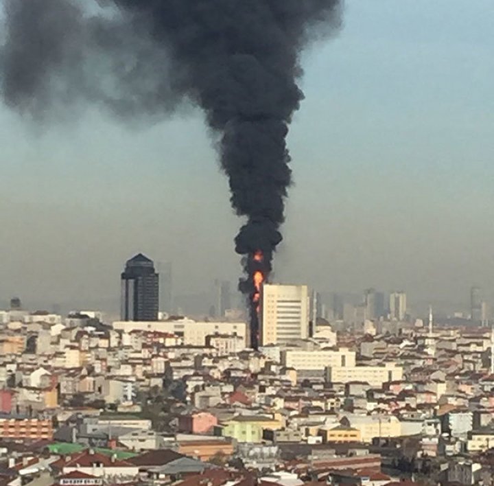 Spital în flăcări în Istanbul. Toți pacienții au fost evacuați de urgenţă (VIDEO)