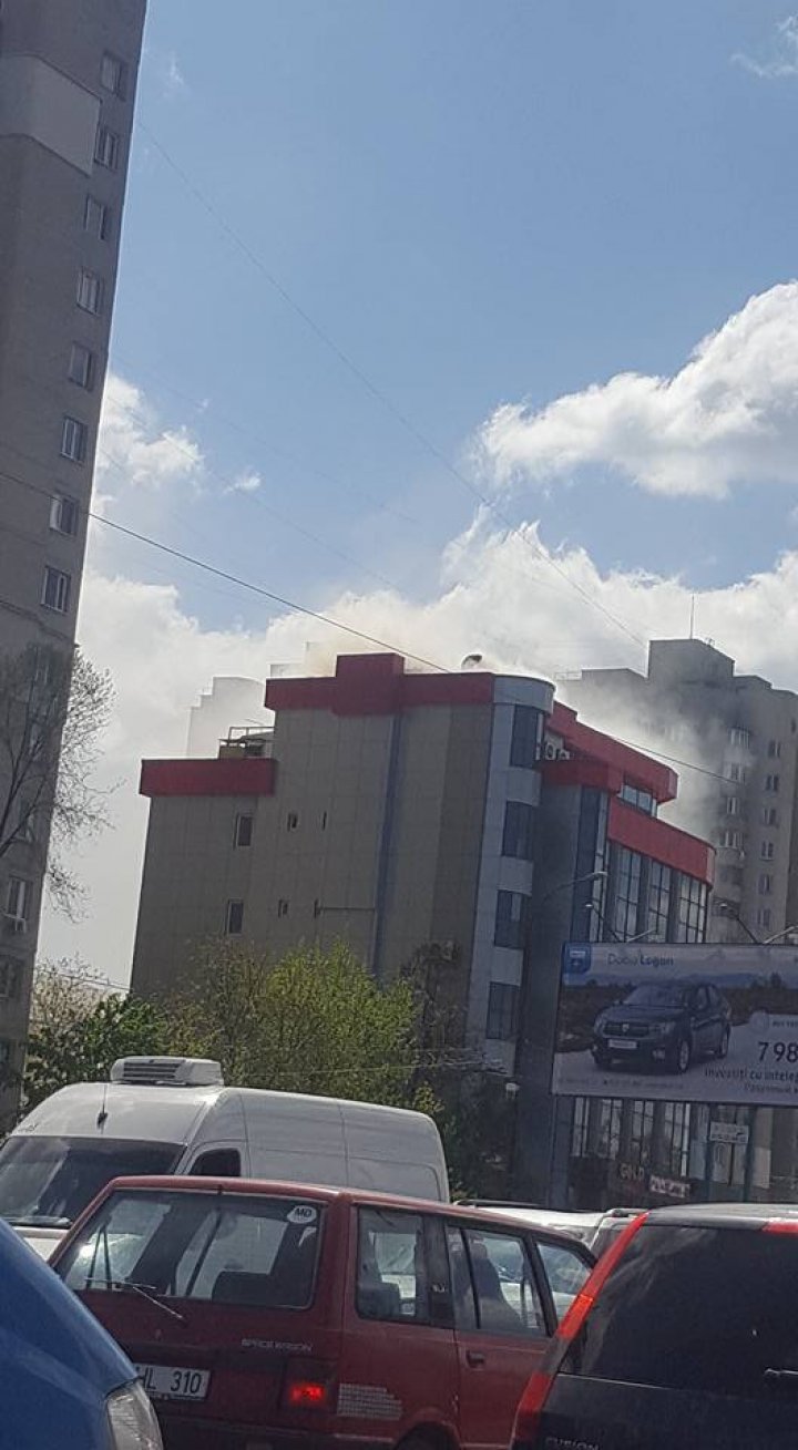 ÎNCĂ UN INCENDIU PUTERNIC. CENTRUL COMERCIAL LUNEDOR din Capitală, cuprins de flăcări (VIDEO/FOTO)