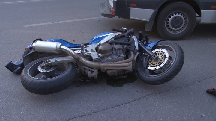 TRAGEDIE FĂRĂ MARGINI la Ştefan Vodă. Un tânăr a decedat după ce a ajuns cu motocicleta într-o grămadă cu pietriş