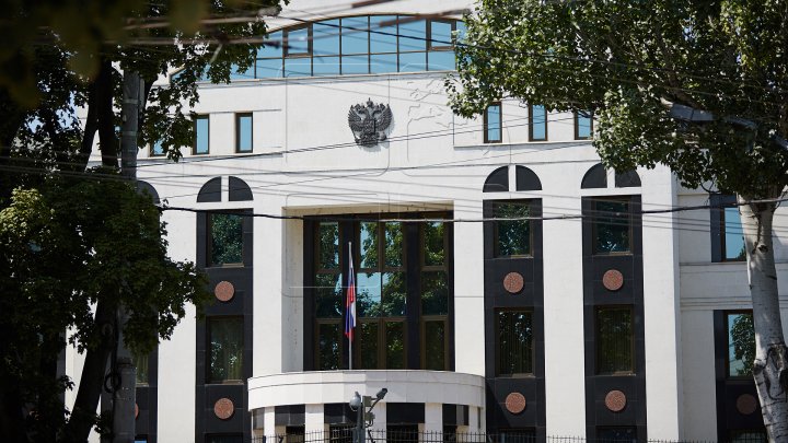 Diplomaţii ruşi, declaraţi persona non grata, au părăsit teritoriul Republicii Moldova