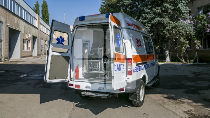 10 ambulanţe noi sunt repartizate în mai multe centre de urgenţă din ţară