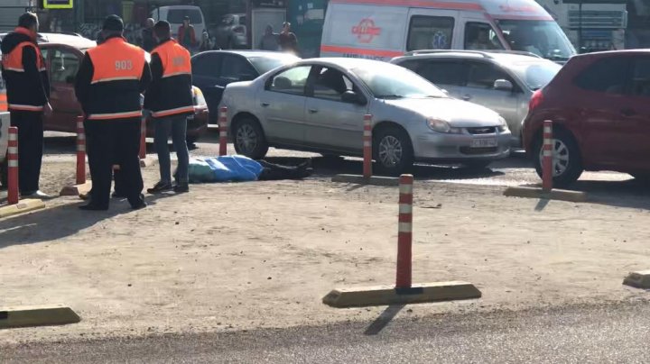 Moarte stupidă pentru un bărbat. S-a prăbușit pe carosabil și a decedat pe loc (FOTO)