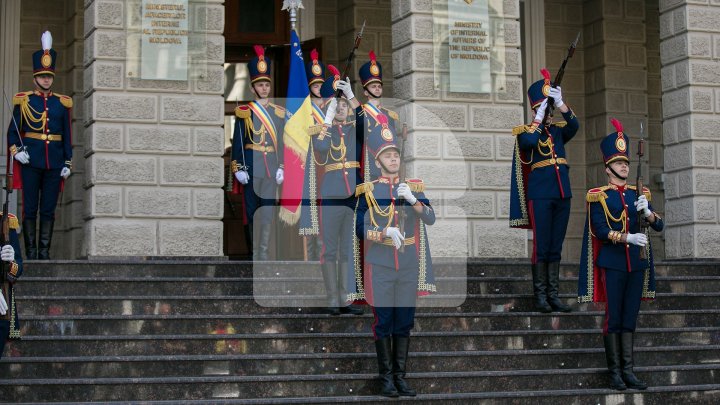 Ziua Drapelului Național al Republicii Moldova. Garda de Onoare a MAI a prezentat un program impresionant (FOTOREPORT)