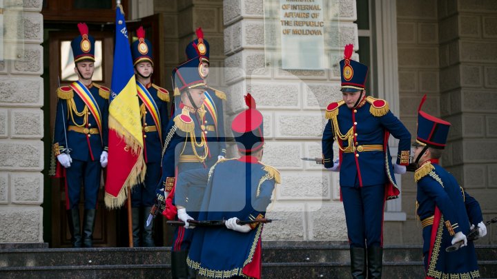 Ziua Drapelului Național al Republicii Moldova. Garda de Onoare a MAI a prezentat un program impresionant (FOTOREPORT)