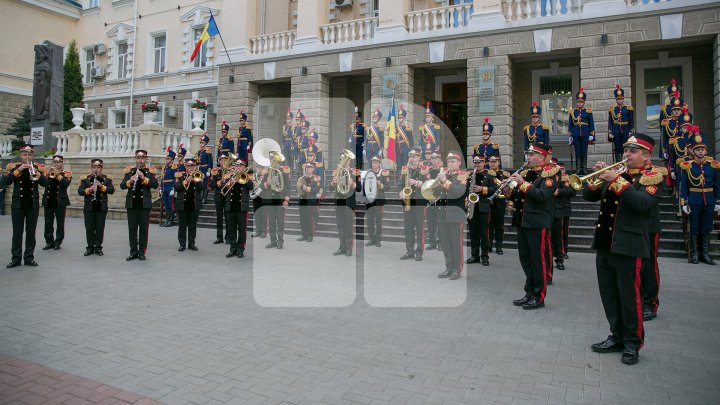 Ziua Drapelului Național al Republicii Moldova. Garda de Onoare a MAI a prezentat un program impresionant (FOTOREPORT)