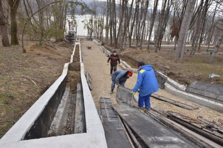 Scările din parcul Valea Morilor, în plin proces de reconstrucţie. Când se vor termina lucrările (FOTO)