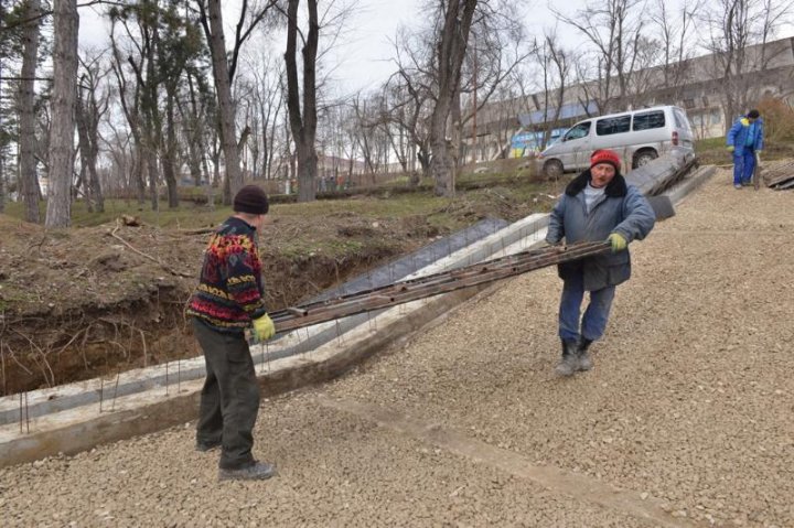 Scările din parcul Valea Morilor, în plin proces de reconstrucţie. Când se vor termina lucrările (FOTO)