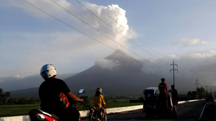 Un vulcan a explodat în sudul Japoniei. Cenușa a ajuns la 5 km înălțime