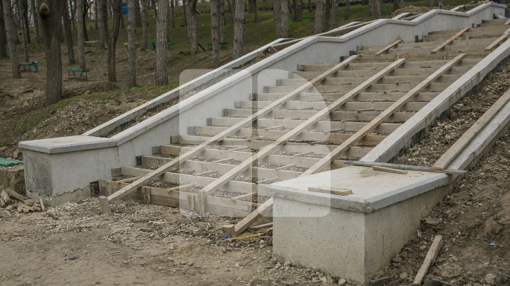 Condiţii mai bune! S-au alocat 3,5 milioane de lei pentru construcţia unei rampe la scările din parcul Valea Morilor