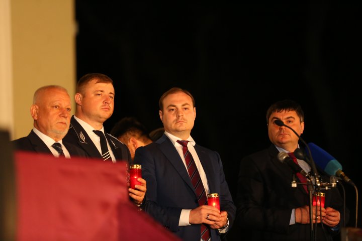 LUMINA SFÂNTĂ a ajuns la Chișinău. Sărbători fericite! Hristos a înviat (FOTOREPORT)