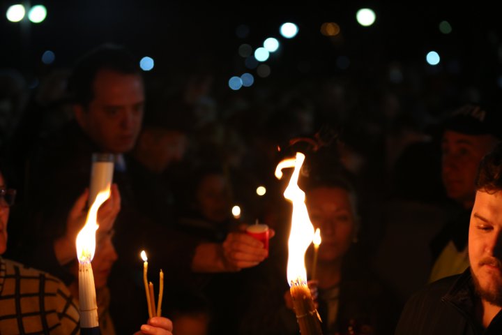 LUMINA SFÂNTĂ a ajuns la Chișinău. Sărbători fericite! Hristos a înviat (FOTOREPORT)