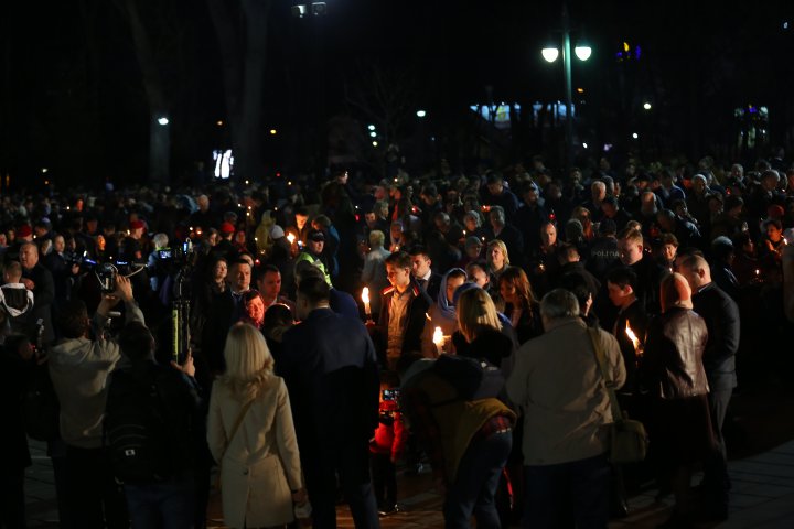 LUMINA SFÂNTĂ a ajuns la Chișinău. Sărbători fericite! Hristos a înviat (FOTOREPORT)