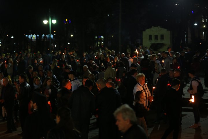 LUMINA SFÂNTĂ a ajuns la Chișinău. Sărbători fericite! Hristos a înviat (FOTOREPORT)