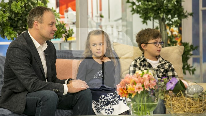 Cum se sărbătoreşte Paştele în familia lui Andrian Candu. Preşedintele Parlamentului şi doi dintre copiii săi au făcut dezvăluiri (FOTO)