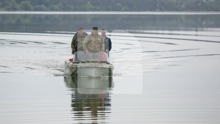 Lacul de lângă Holercani a fost populat cu peste patru tone de puiet. Ce peşte se va putea găsi în bazinul acvatic