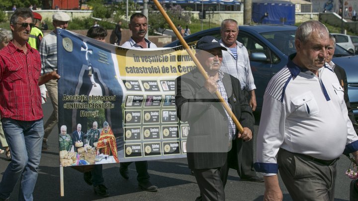 Victimele catastrofei nucleare de la Cernobîl, comemorate astăzi la Chişinău (FOTOREPORT)