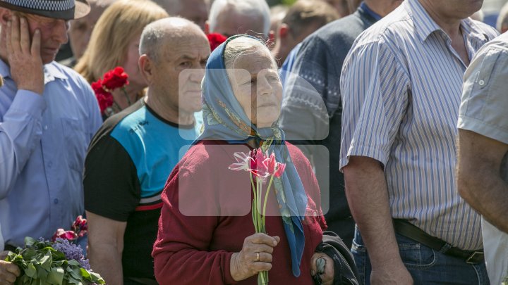 Victimele catastrofei nucleare de la Cernobîl, comemorate astăzi la Chişinău (FOTOREPORT)