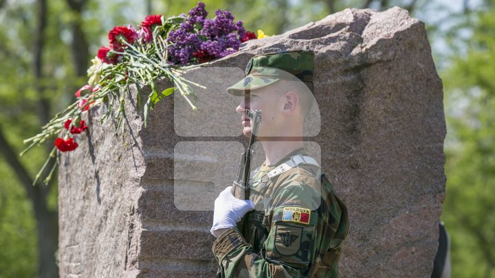 Victimele catastrofei nucleare de la Cernobîl, comemorate astăzi la Chişinău (FOTOREPORT)