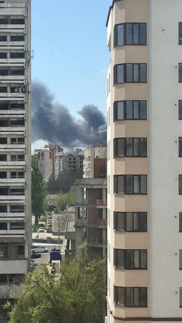 Imagini de la INCENDIUL DE PROPORŢII de la Telecentru, surprinse de martori oculari FOTO/VIDEO