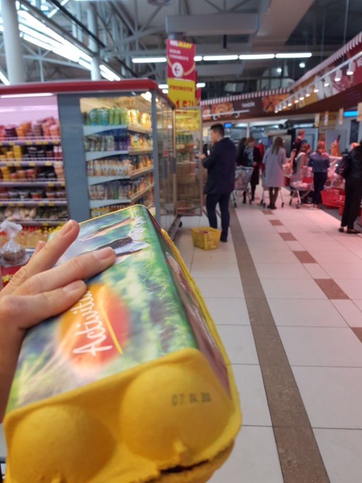 ATENŢIE! Ouă din viitor într-un supermarket din Capitală (FOTO)