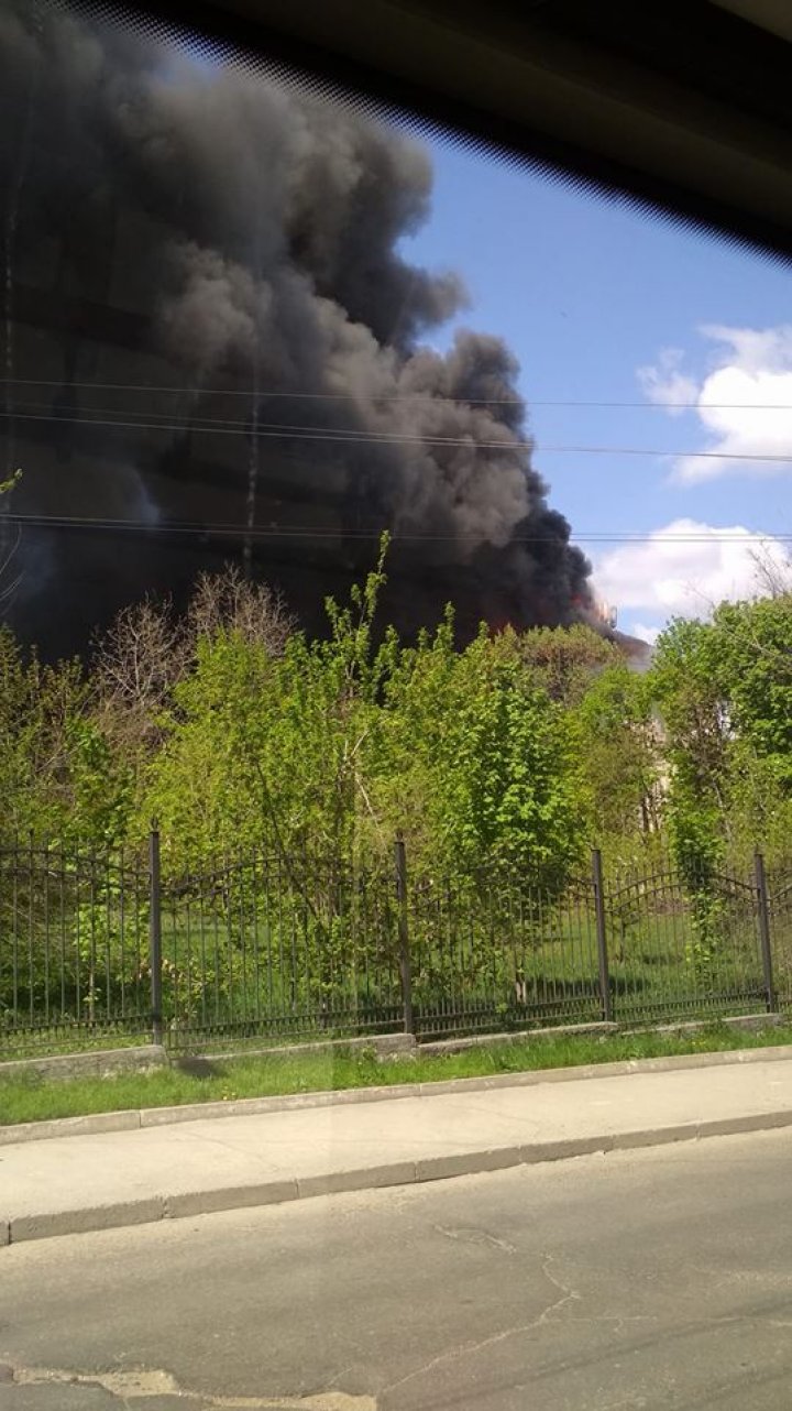 Imagini de la INCENDIUL DE PROPORŢII de la Telecentru, surprinse de martori oculari FOTO/VIDEO