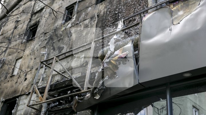 Imagini care îţi taie respiraţia! Cum arată centrul comercial LUNEDOR după incendiul devastator din Capitală (GALERIE FOTO)