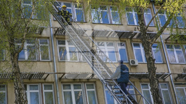 IMAGINILE DEZASTRULUI de la Institutele de Cercetare ale Academiei de Ştiinţe. Cum arată clădirea care a fost mistuită de flăcări