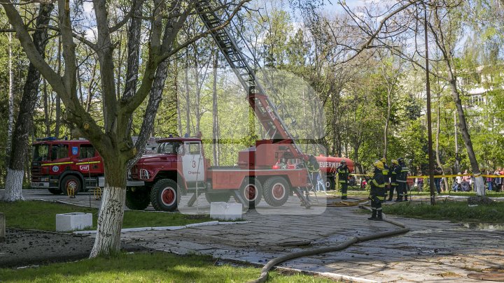 IMAGINILE DEZASTRULUI de la Institutele de Cercetare ale Academiei de Ştiinţe. Cum arată clădirea care a fost mistuită de flăcări