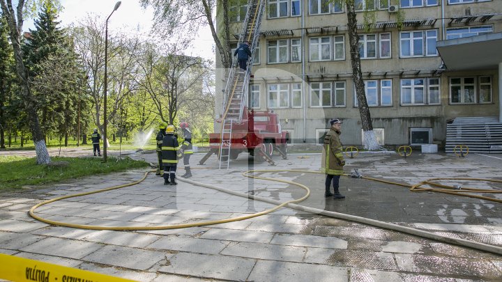 IMAGINILE DEZASTRULUI de la Institutele de Cercetare ale Academiei de Ştiinţe. Cum arată clădirea care a fost mistuită de flăcări