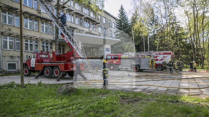 IMAGINILE DEZASTRULUI de la Institutele de Cercetare ale Academiei de Ştiinţe. Cum arată clădirea care a fost mistuită de flăcări