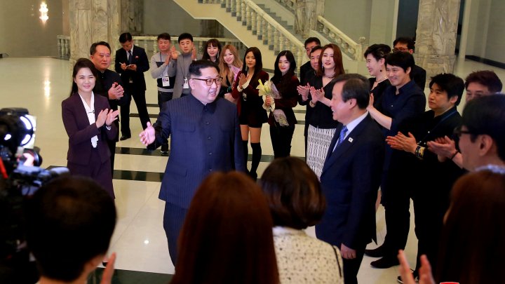 Kim Jong-un, emoționat profund de concert sud-coreean de la Phenian (FOTO)