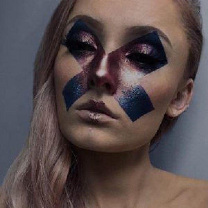 Moda scapă de sub control. Un nou trend pe Instagram face ravagii (GALERIE FOTO)