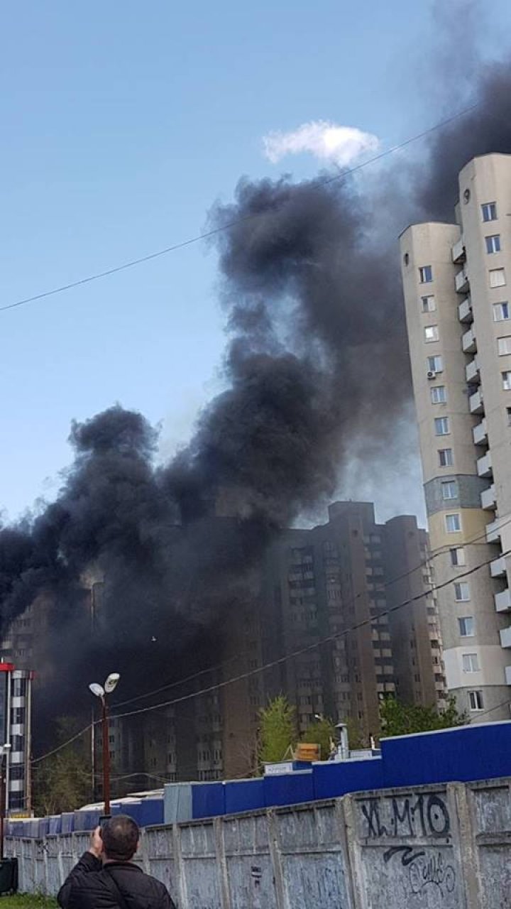 Imagini de la INCENDIUL DEVASTATOR care a cuprins centrul comercial din Chişinău (FOTO)