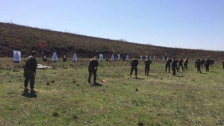 Lupte și probe de foc la Bulboaca! Militarii moldoveni, instruiţi de forţe speciale ale Armatei SUA (FOTO)