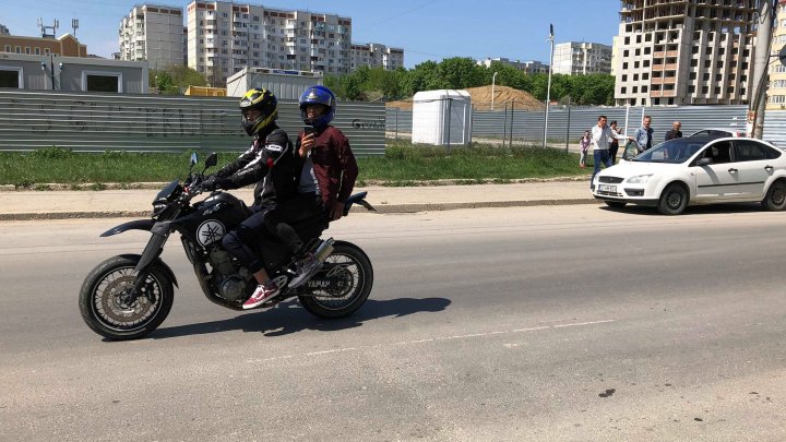 Zgomot de motoare şi adrenalină în Capitală. Motocicliștii din Moldova şi-au scos la plimbare bijuteriile pe două roţi (FOTO)