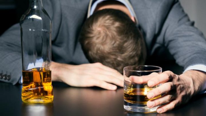 Oamenii de stiinţă au inventat un microcip care poate monitoriza nivelul de alcool şi droguri din organism în timp real