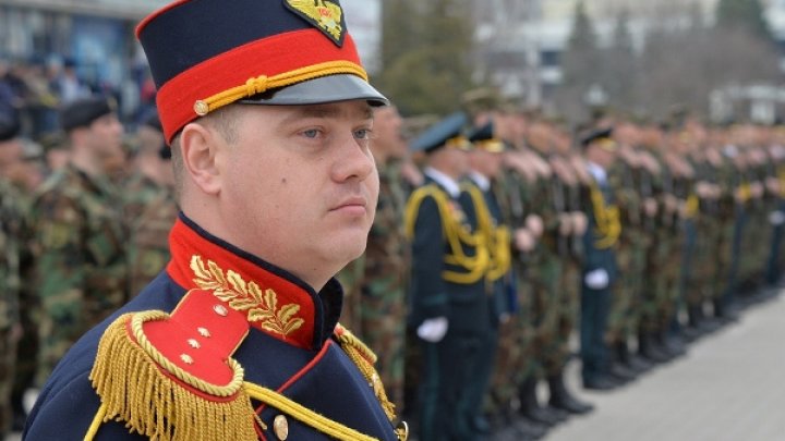 Lupte corp la corp şi simularea unui atac terorist. Militarii Brigăzii Moldova au sărbătorit 26 de ani de la fondarea unităţii (FOTO)