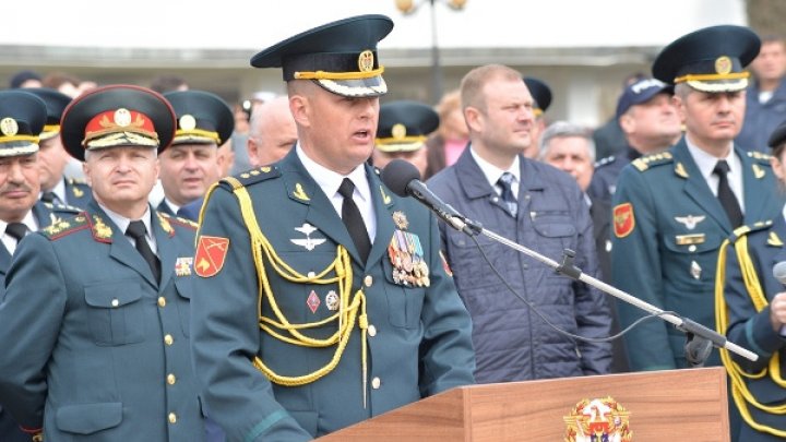 Lupte corp la corp şi simularea unui atac terorist. Militarii Brigăzii Moldova au sărbătorit 26 de ani de la fondarea unităţii (FOTO)