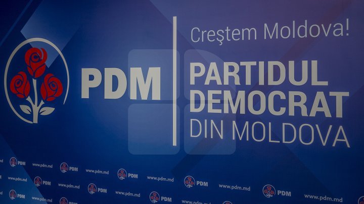 Motivul pentru care numele și imaginea candidaților PDM apar pe panourile de referendum