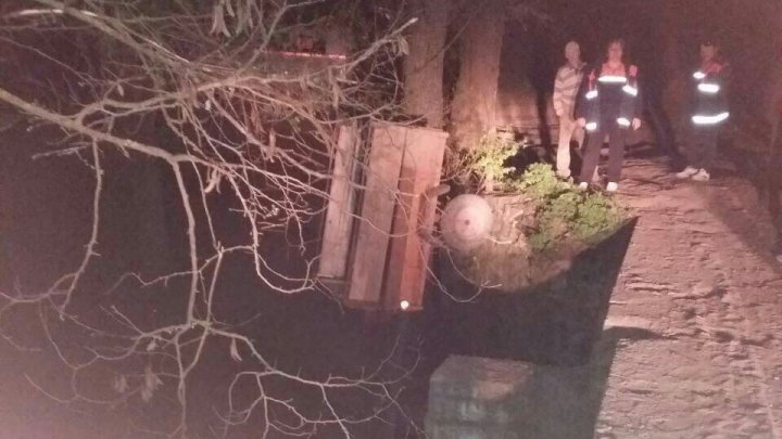 TRAGEDIE la Orhei. Un bărbat a căzut cu motocultorul în gol 2 metri (FOTO)