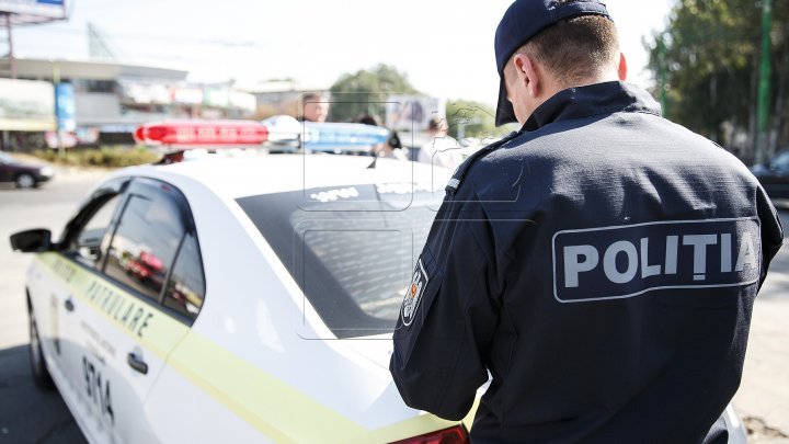 Atenție, ȘOFERI! Tot ce trebuie să știi dacă ești oprit în trafic de inspectorul de patrulare. Recomandările poliției (VIDEO)