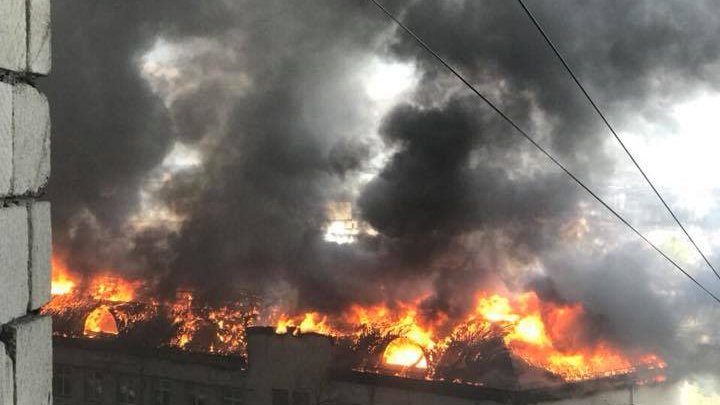 INCENDIU PUTERNIC la Institutul de Zoologie al Academiei de Ştiinţe. 14 autospeciale, la faţa locului (VIDEO/FOTO)