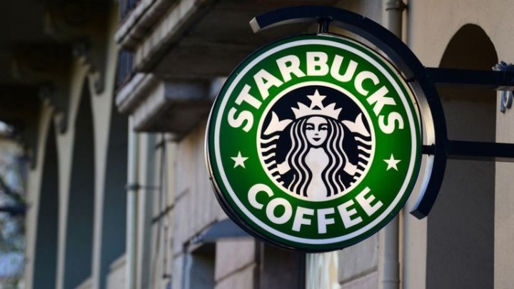 Starbucks va închide, pentru o zi, toate cele 8.000 de cafenele din SUA. Care este cauza